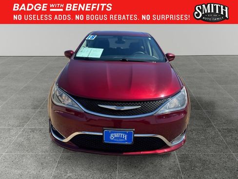 Used 2018 Chrysler Pacifica Touring Plus FWD image 3