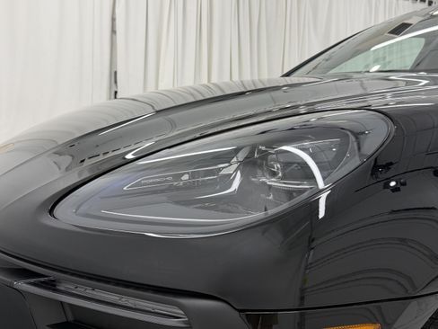 New 2026 Porsche Macan AWD/4WD image 17
