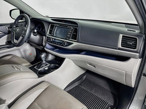 Used 2019 Toyota Highlander Limited Platinum AWD/4WD image 30