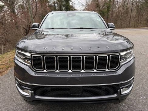 Used 2025 Jeep Wagoneer 4WD w/ Premium Group I image 3