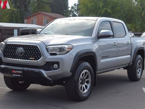 Used 2018 Toyota Tacoma TRD Off-Road AWD/4WD image 8