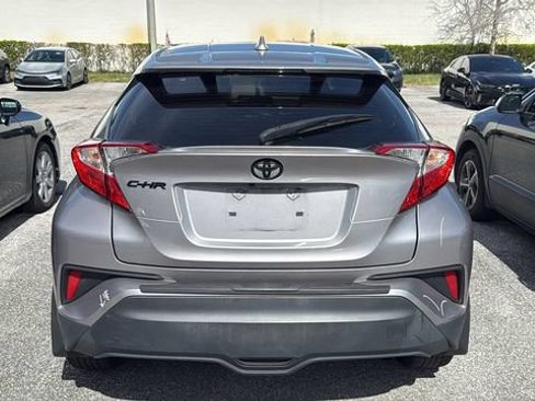 Used 2020 Toyota C-HR LE FWD image 5