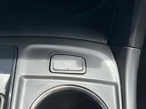 Used 2023 Chevrolet Equinox RS FWD image 31