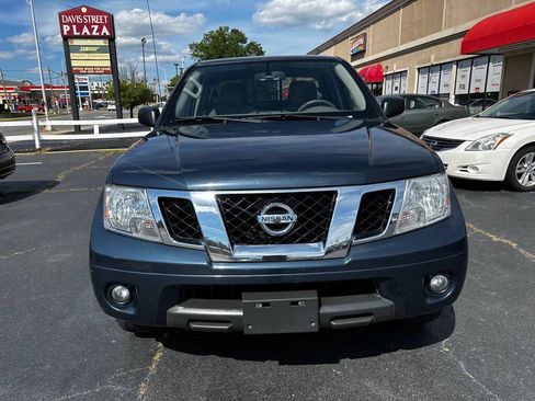 Used 2020 Nissan Frontier SV AWD/4WD image 2