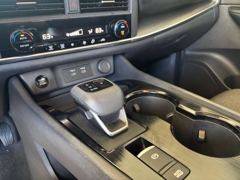 Used 2025 Nissan Rogue SV FWD image 43
