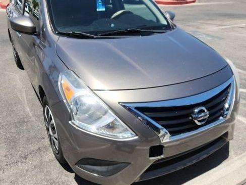Used 2015 Nissan Versa SV FWD image 2