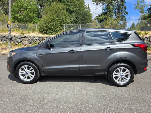 Used 2019 Ford Escape S FWD image 3