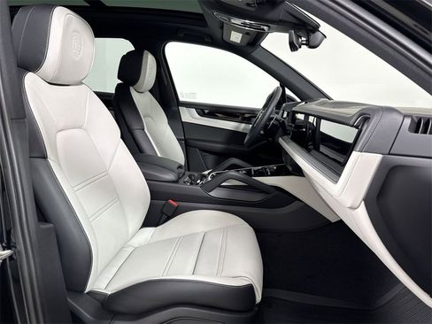 New 2026 Porsche Cayenne image 23