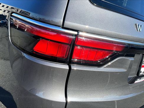 Used 2024 Jeep Wagoneer L Series II w/ Premium Group I image 29