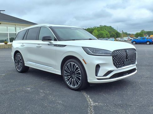 Used 2025 Lincoln Aviator Black Label AWD/4WD image 2