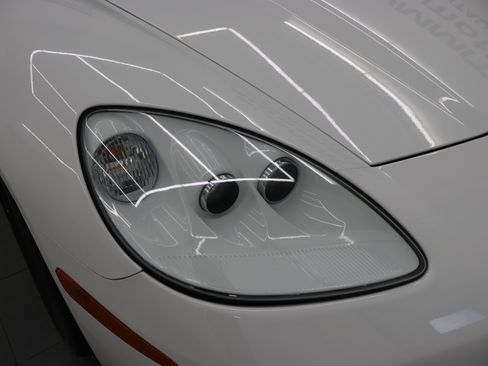 Used 2005 Chevrolet Corvette Convertible w/ Preferred Equipment Group RWD image 19