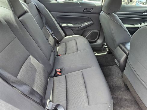 Used 2025 Nissan Altima 2.5 SV FWD image 12