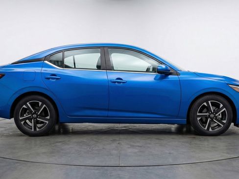 Used 2025 Nissan Sentra SV image 11