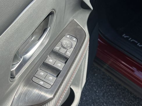 New 2026 Nissan Kicks SR FWD image 12