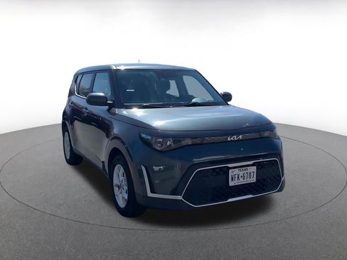 Used 2025 Kia Soul LX w/ LX Technology Package image 3