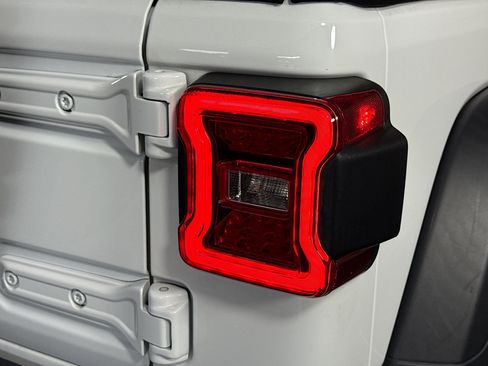 Used 2021 Jeep Wrangler Unlimited Sport image 34