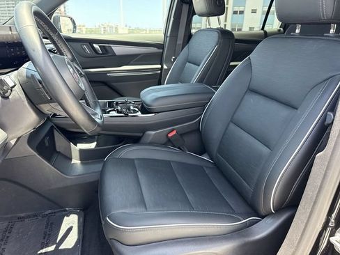 Used 2025 Buick Enclave Sport Touring w/ Power Package FWD image 11