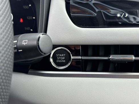 New 2025 Mitsubishi Outlander SE image 30