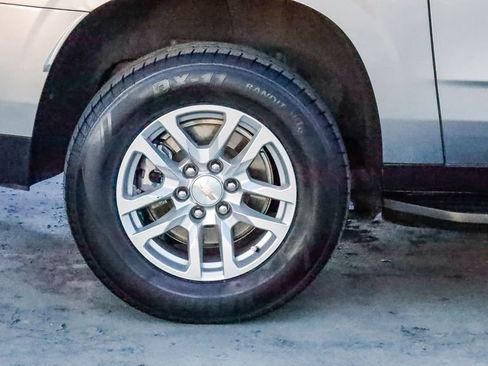 Used 2024 Chevrolet Suburban LT image 11