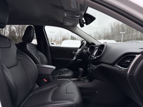 Used 2019 Jeep Cherokee Limited image 16