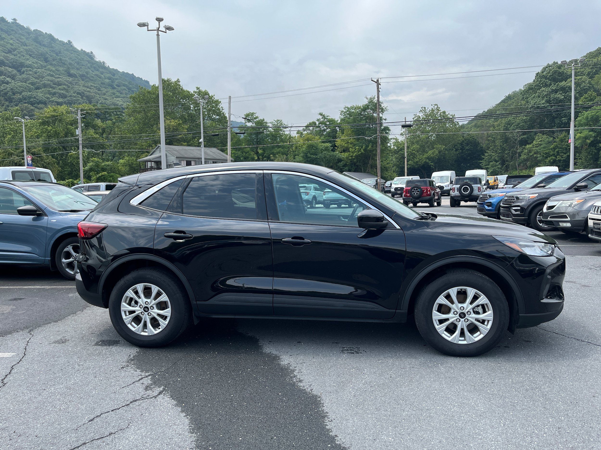 Used 2023 Ford Escape Active AWD/4WD image 5