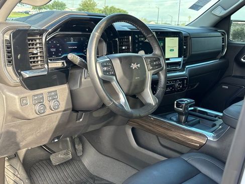 Used 2025 Chevrolet Silverado 1500 LT Trail Boss w/ Dark Appearance Package image 11