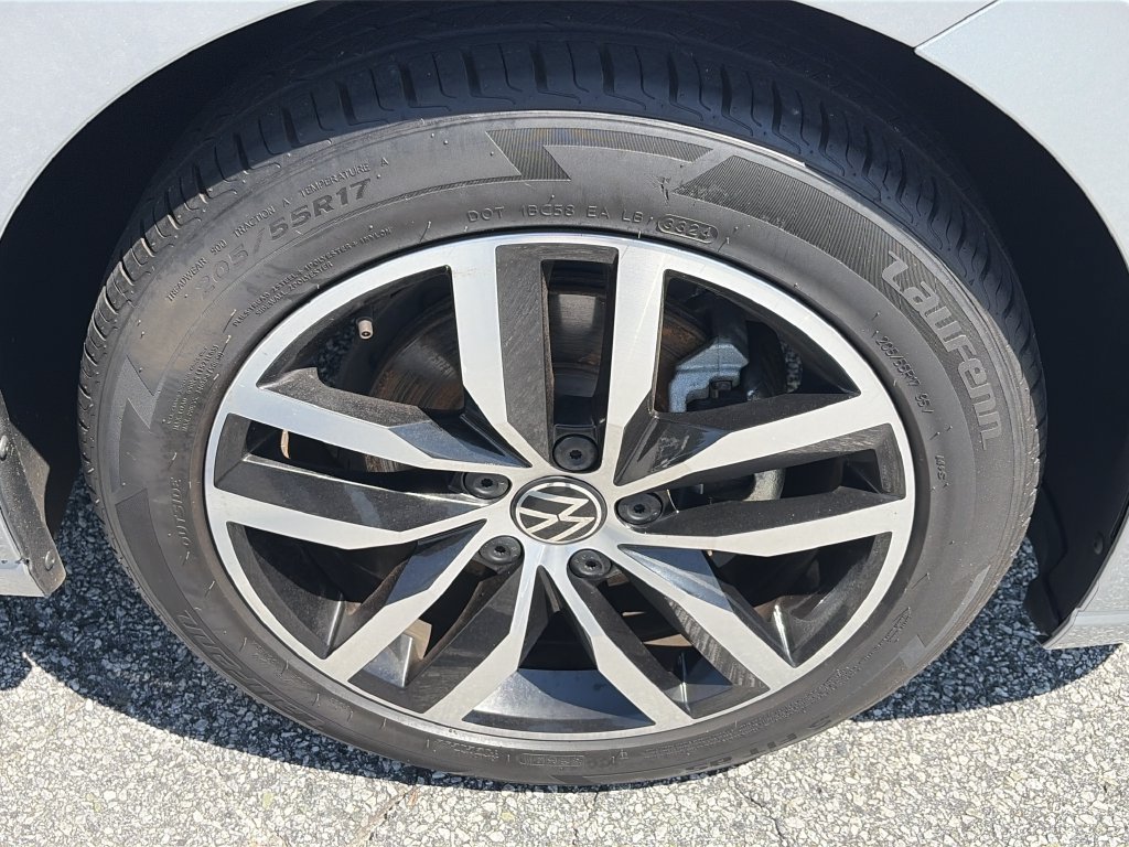 Used 2025 Volkswagen Jetta SE FWD image 24