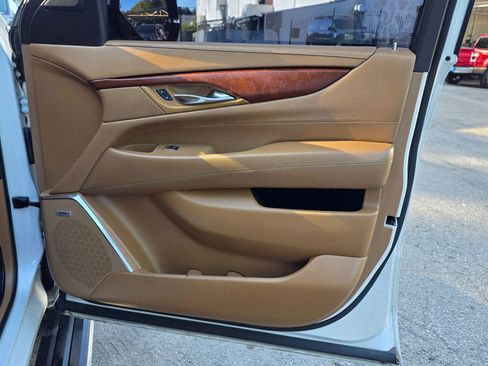Used 2016 Cadillac Escalade ESV Platinum image 38