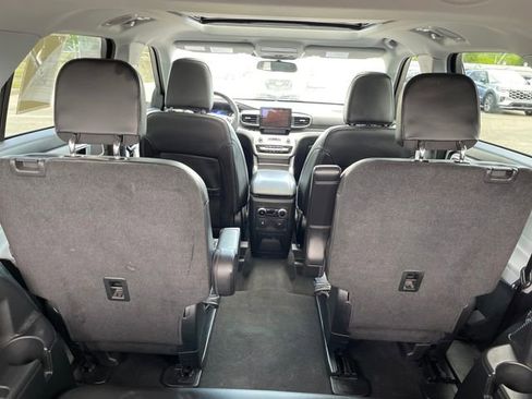 Used 2023 Ford Explorer XLT w/ Equipment Group 202A AWD/4WD image 32