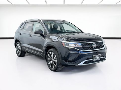 Used 2023 Volkswagen Taos SE FWD image 3