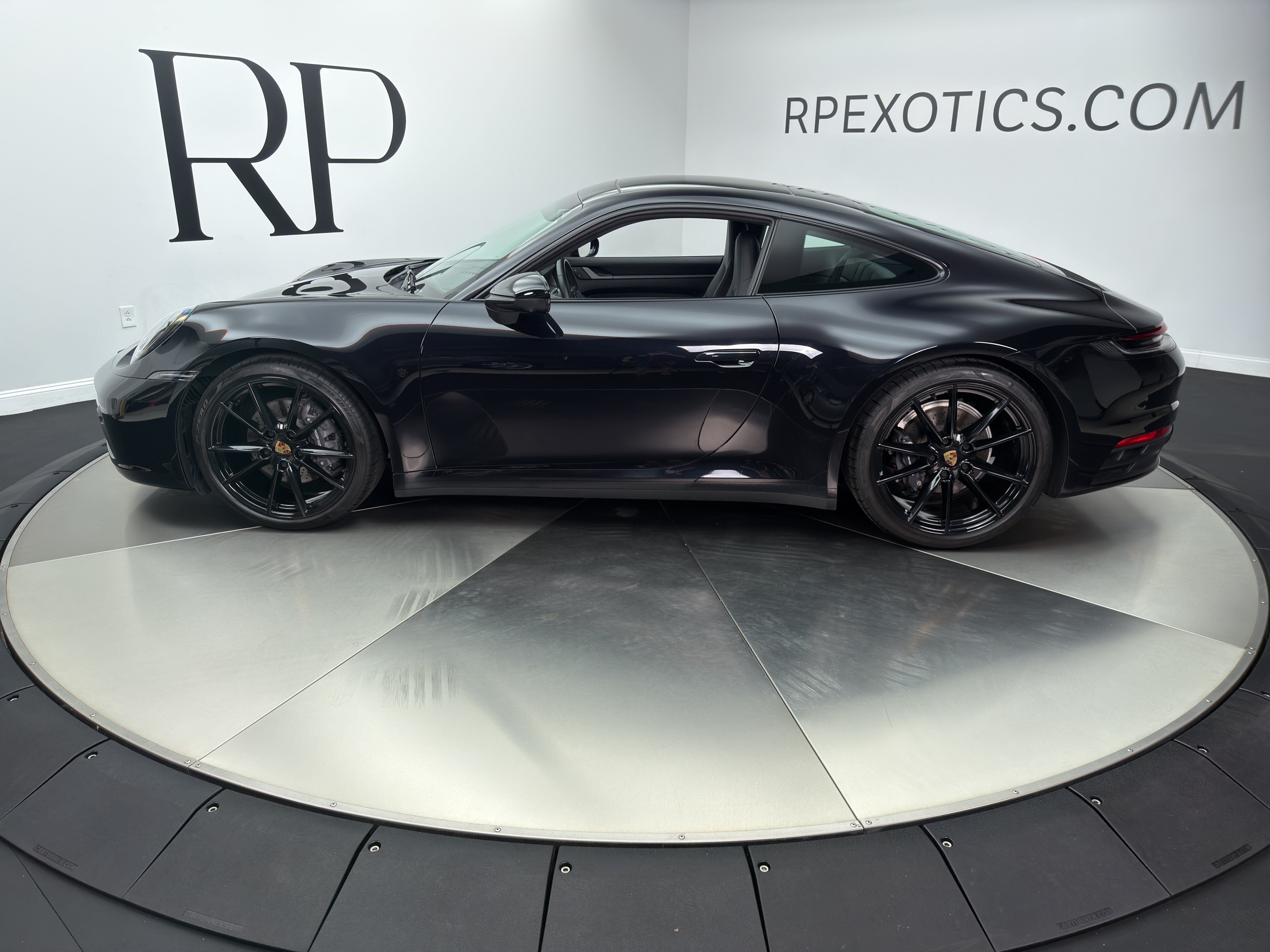 Used 2022 Porsche 911 Carrera image 3