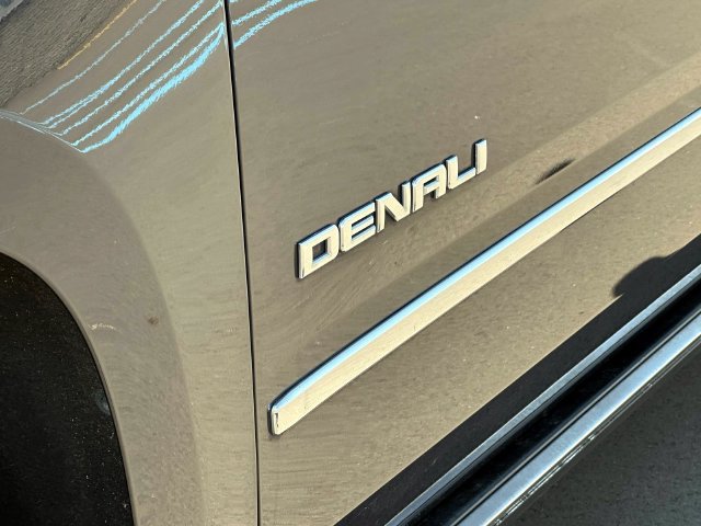 Used 2018 GMC Yukon XL Denali w/ Denali Ultimate Package AWD/4WD image 9
