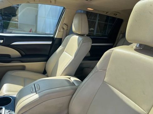 Used 2017 Toyota Highlander XLE AWD/4WD image 39