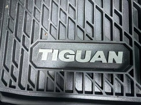 Used 2023 Volkswagen Tiguan SE R-Line AWD/4WD image 37