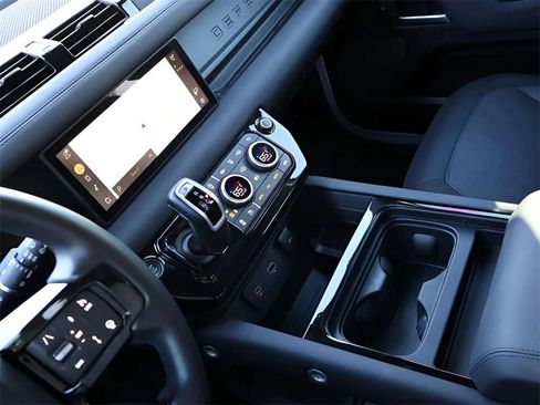 Used 2024 Land Rover Defender 110 X-Dynamic SE image 26