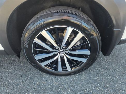 Used 2023 Nissan Pathfinder Platinum image 12