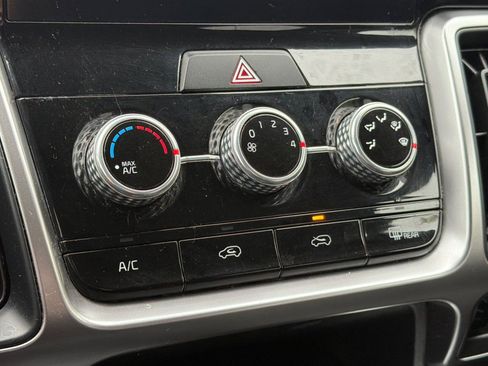 Used 2021 Kia Sorento LX image 21