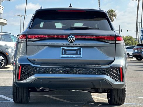 New 2026 Volkswagen Tiguan SE R-Line FWD image 6