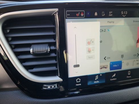 Certified 2024 Chrysler Pacifica Touring-L image 20