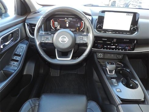 Used 2021 Nissan Rogue Platinum image 16
