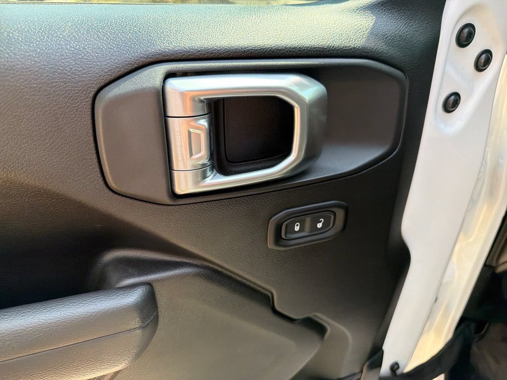 Used 2025 Jeep Wrangler Sport AWD/4WD image 18