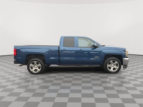 Used 2017 Chevrolet Silverado 1500 LT w/ Texas Edition RWD image 4