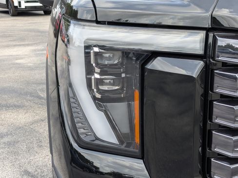 New 2026 GMC Sierra 2500 Denali Ultimate w/ LPO, Black Badging Package AWD/4WD image 10