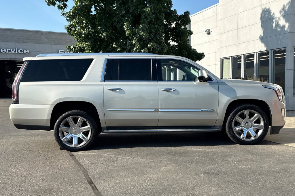 Used 2015 Cadillac Escalade ESV Luxury AWD/4WD image 3