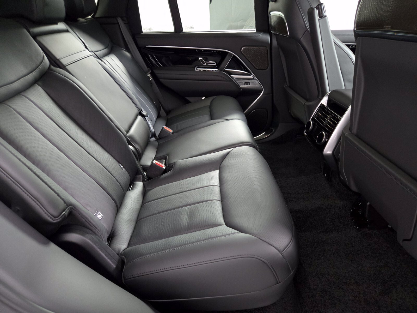 New 2026 Land Rover Range Rover Autobiography AWD/4WD image 18