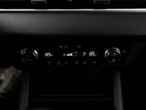 New 2026 Mitsubishi Outlander SE image 14