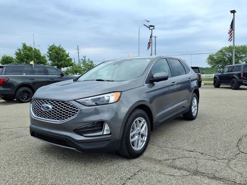 Certified 2023 Ford Edge SEL w/ Convenience Package AWD/4WD image 3