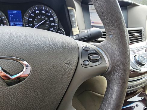 Used 2018 INFINITI Q70 Luxe image 32