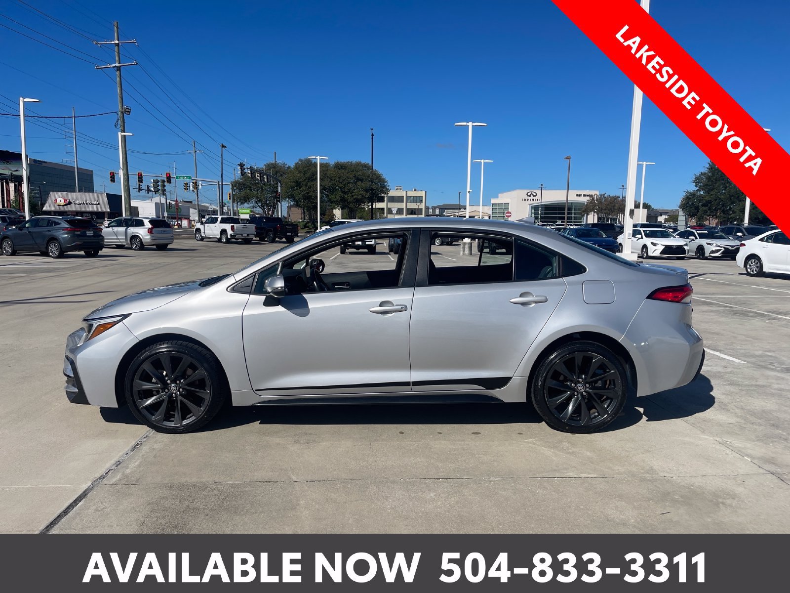 Used 2023 Toyota Corolla SE FWD image 2