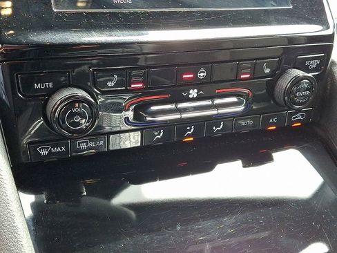 Used 2024 Jeep Grand Cherokee L Laredo image 17